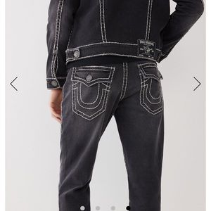 True Religion Ricky Flap Super T Relaxed Straight Jean 28W33L